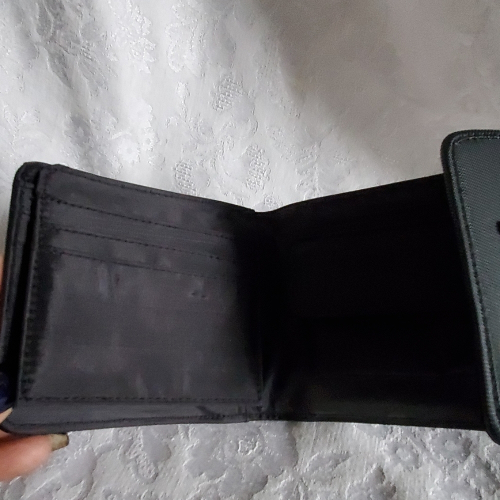 Classified Issues RFID Wallet - Picture 3 of 4